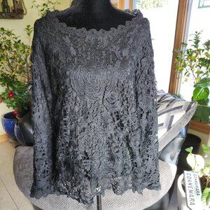 Camisa Allover Black Front Lace Lined L/S Scoop Neck Top